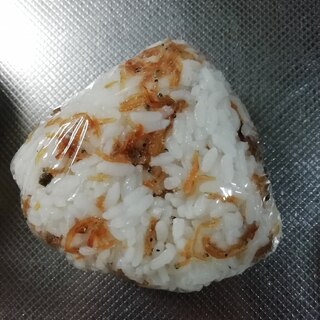 おにぎり＊ちりめん梅マヨ